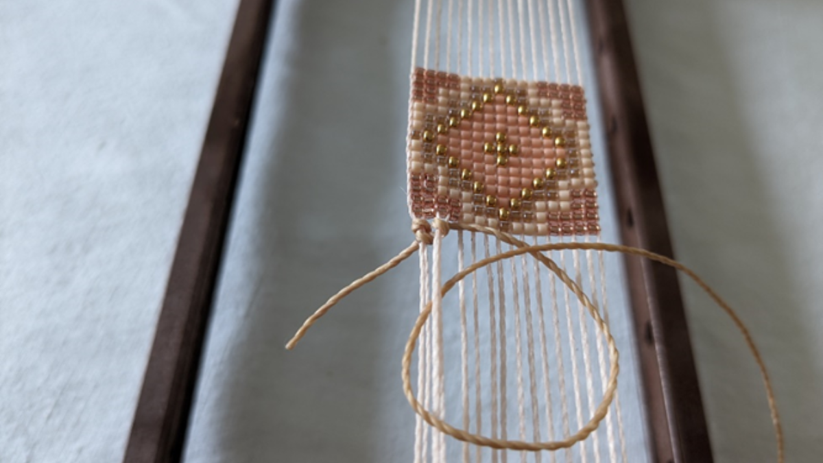 Bracelet avec tissage central et micro macramé : Etape 7