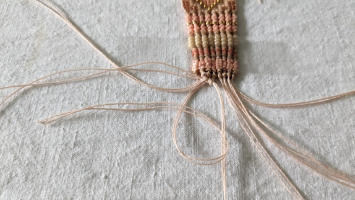 Bracelet avec tissage central et micro macramé : Etape 13