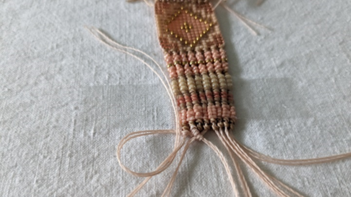 Bracelet avec tissage central et micro macramé : Etape 14
