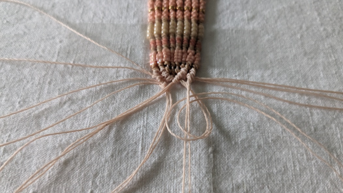 Bracelet avec tissage central et micro macramé : Etape 19