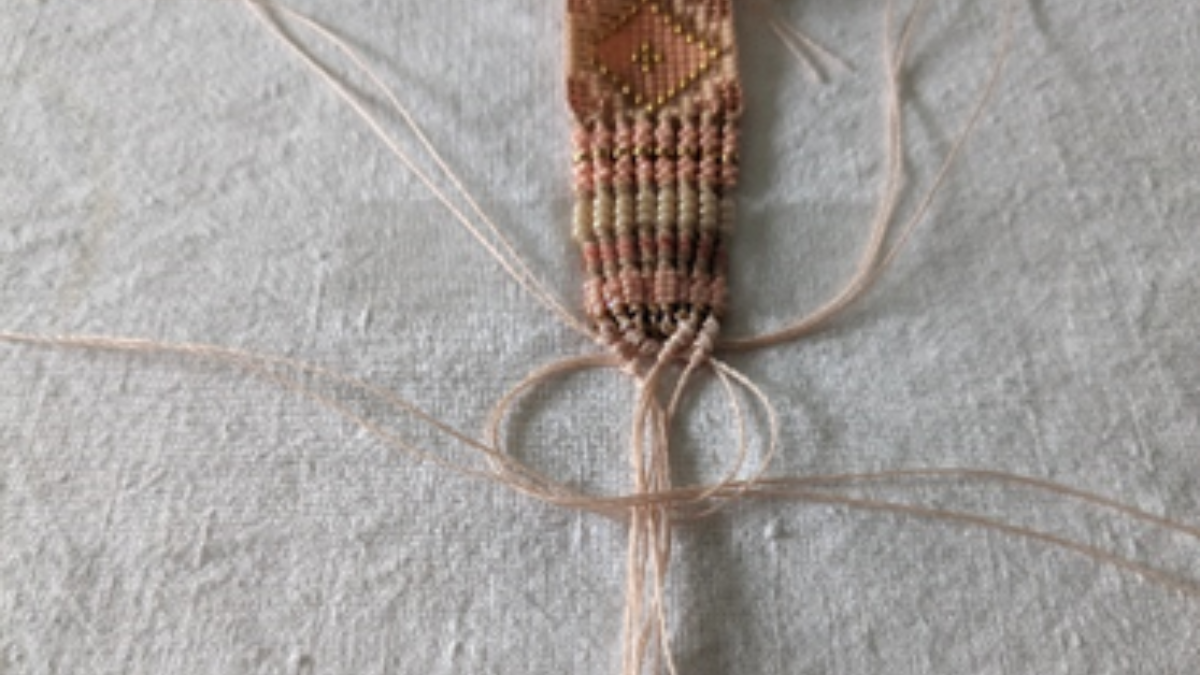 Bracelet avec tissage central et micro macramé : Etape 20