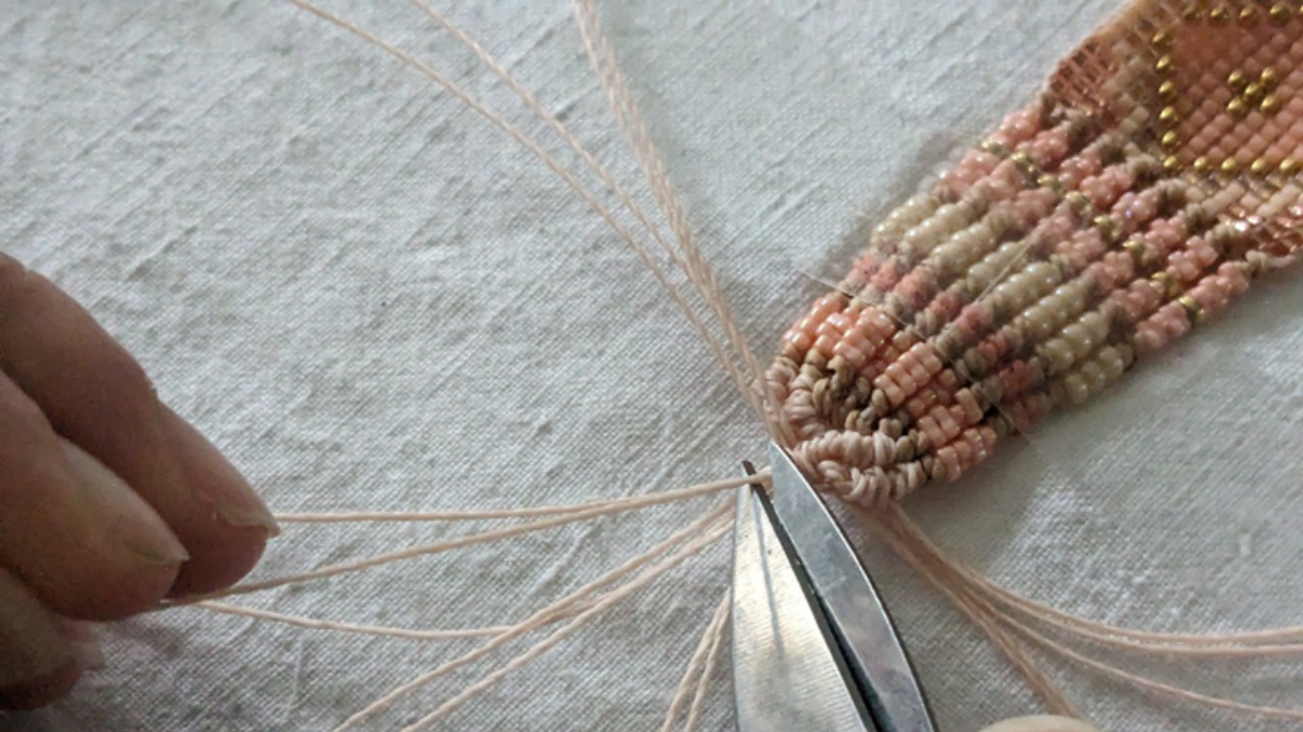 Bracelet avec tissage central et micro macramé : Etape 21