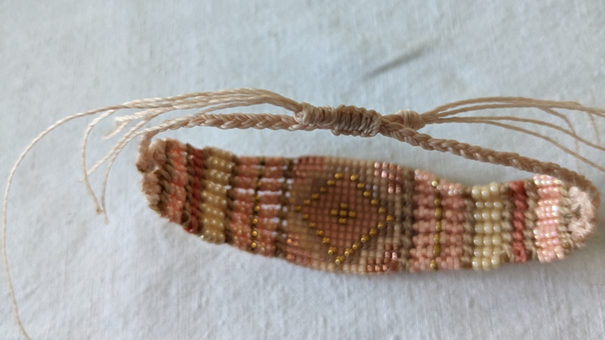 Bracelet avec tissage central et micro macramé : Etape 24