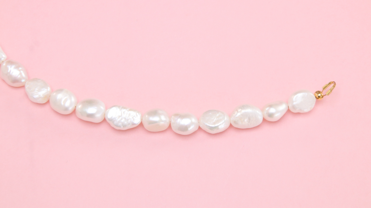 Collier avec perles d'eau douce et perles chips coquillage : Etape 2