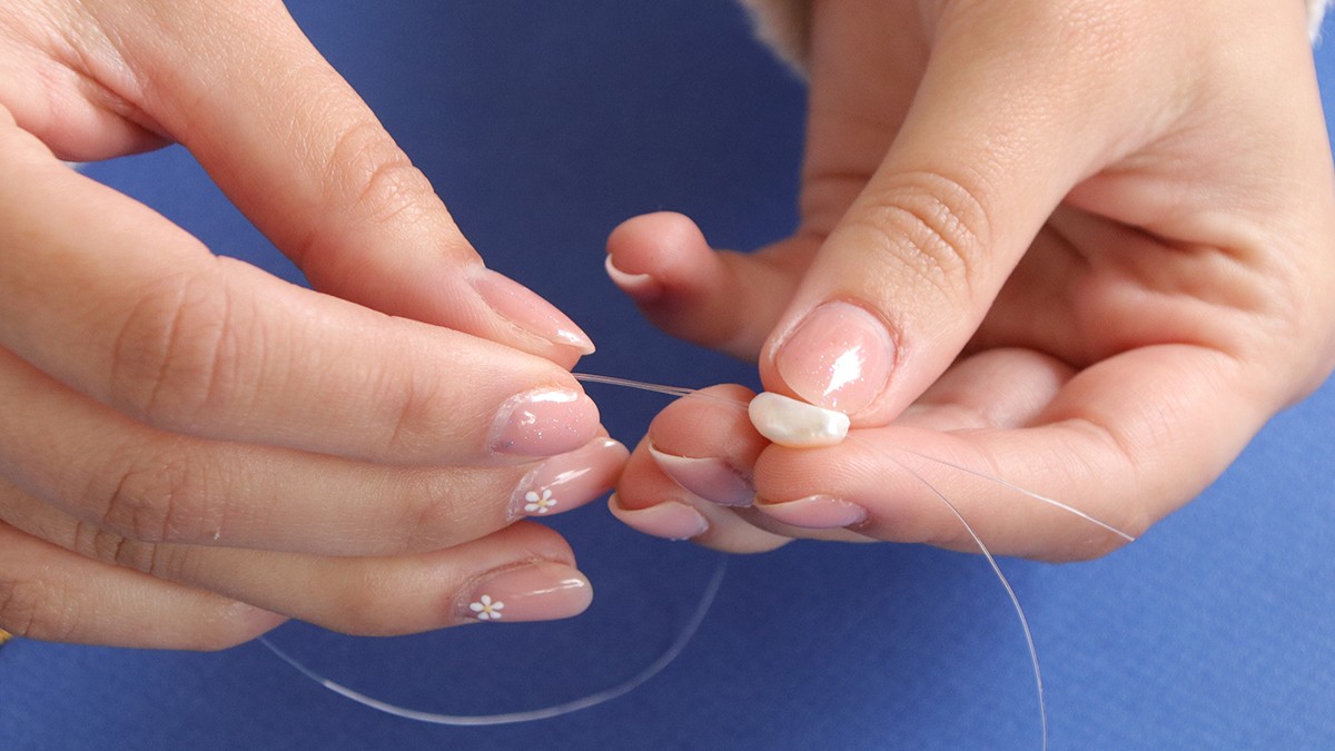 Boucles d'oreilles pendantes en perles d'eau douce : Etape 3 Boucles d'oreilles pendantes en perles d'eau douce : Etape 3