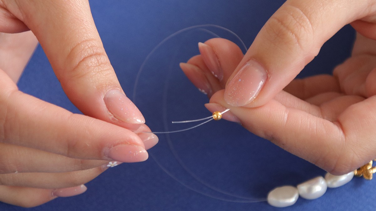 Boucles d'oreilles pendantes en perles d'eau douce : Etape 4 Boucles d'oreilles pendantes en perles d'eau douce : Etape 4