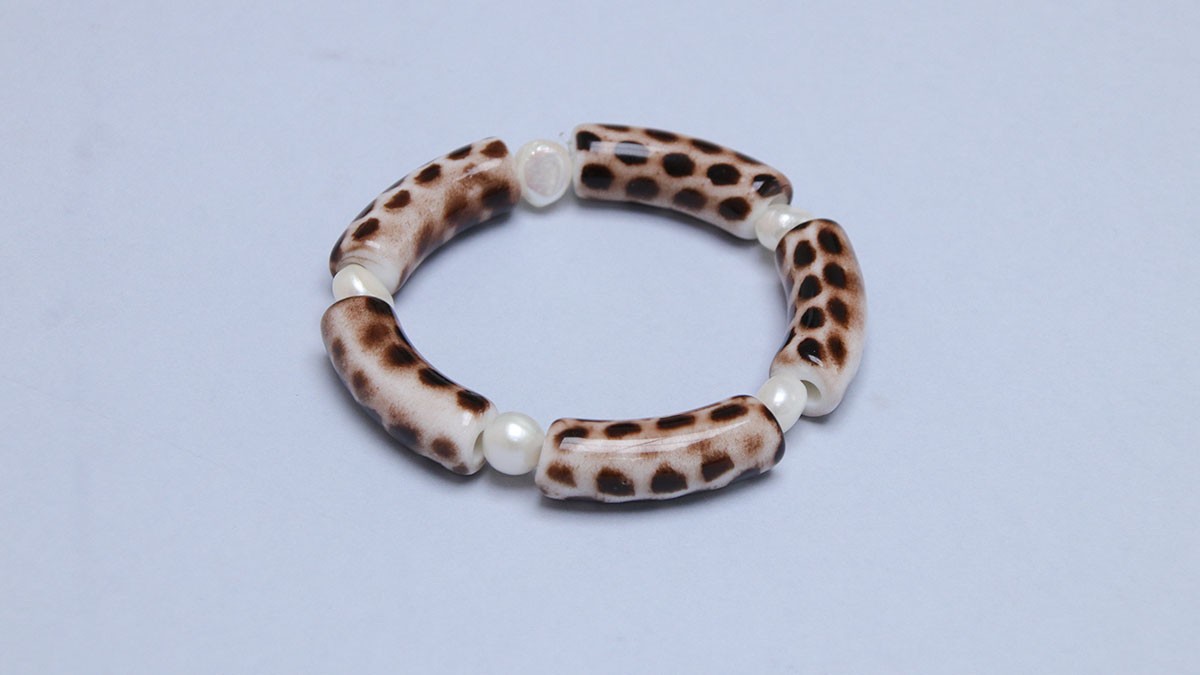 Bracelets élastiques avec perles tubes fantaisies : Etape 3 Bracelets élastiques avec perles tubes fantaisies : Etape 3