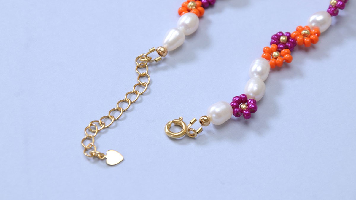 Bracelet de fleurs en rocailles et perles d'eau douce : Etape 5 Bracelet de fleurs en rocailles et perles d'eau douce : Etape 5