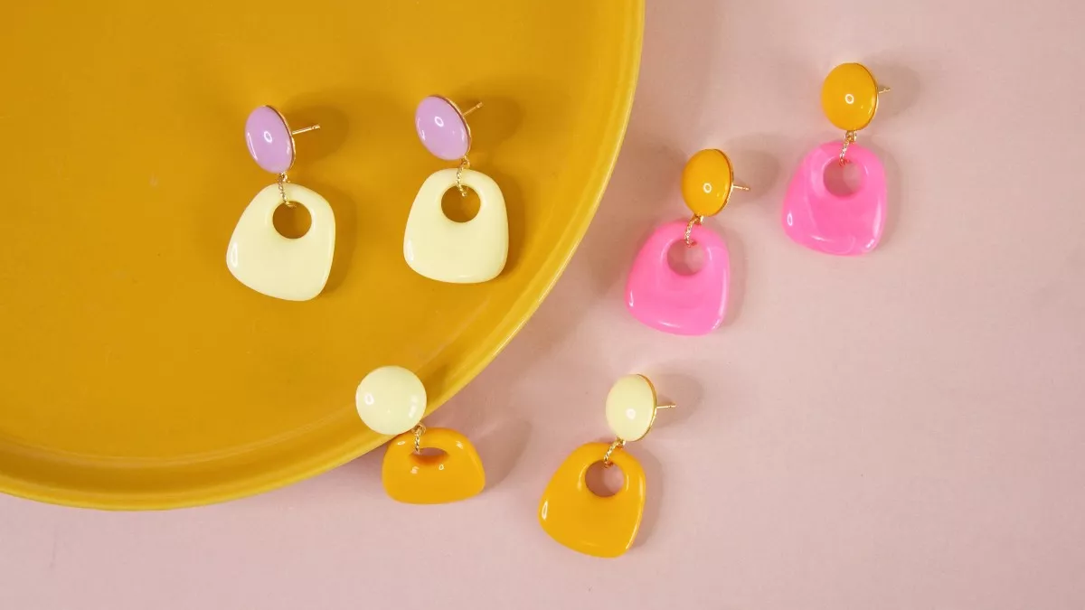 Schéma Boucles d'oreilles pendantes aux couleurs estivales