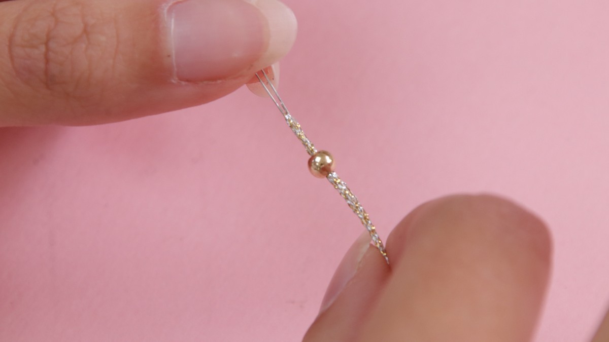 Bracelets EVJF avec fil métallisé et perles lettres : Etape 6 Bracelets EVJF avec fil métallisé et perles lettres : Etape 6