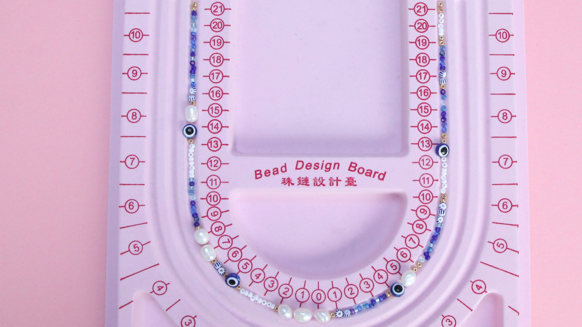 Collier de perles blanc et bleu pour l'été - Rocailles Miyuki et perles d'eau douce : Etape 1