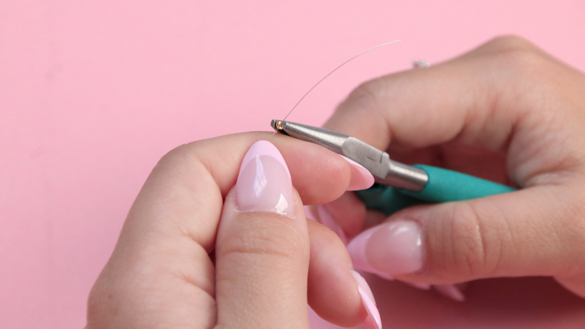 Collier de perles blanc et bleu pour l'été - Rocailles Miyuki et perles d'eau douce : Etape 2