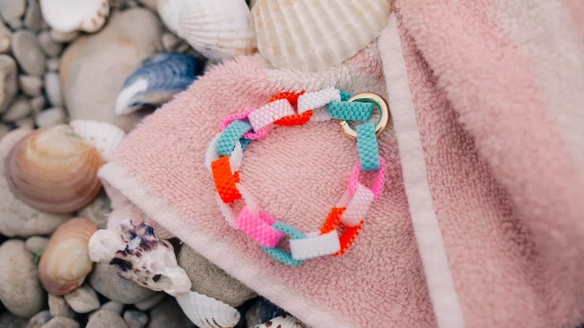 Schéma Bracelet maillons colorés en Perles Miyuki Delica 10/0 Schéma Bracelet maillons colorés en Perles Miyuki Delica 10/0