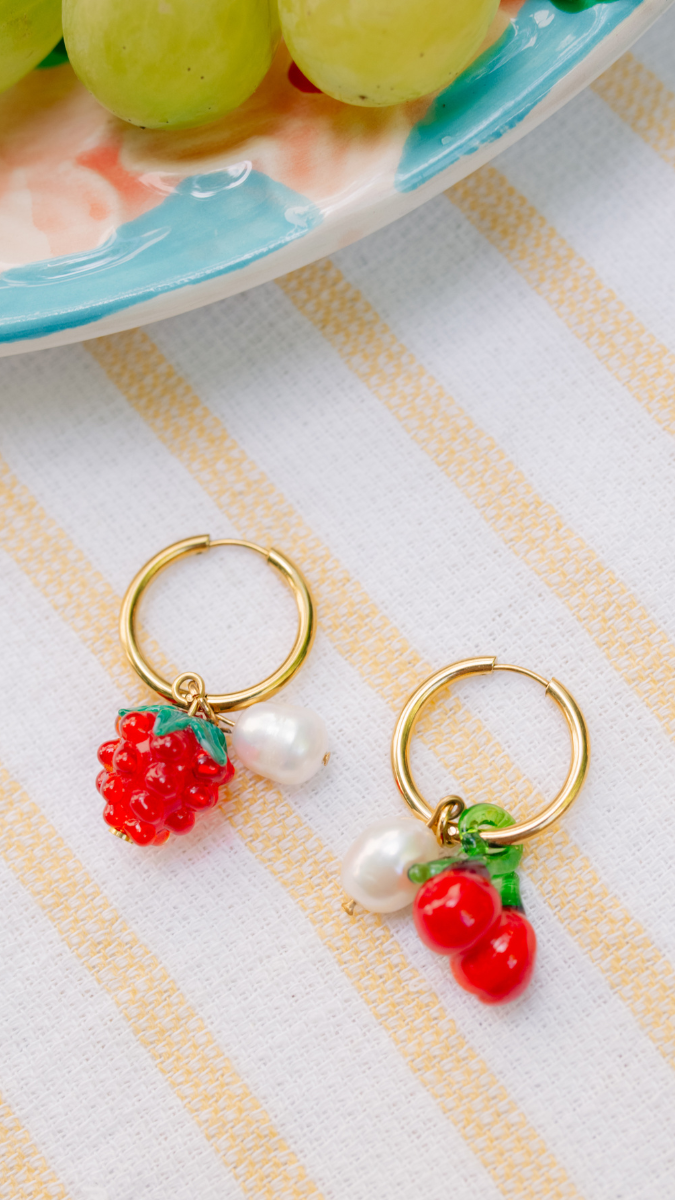 Schéma Boucles d'oreilles d'été avec perles fruits et perles d'eau douce Schéma Boucles d'oreilles d'été avec perles fruits et perles d'eau douce