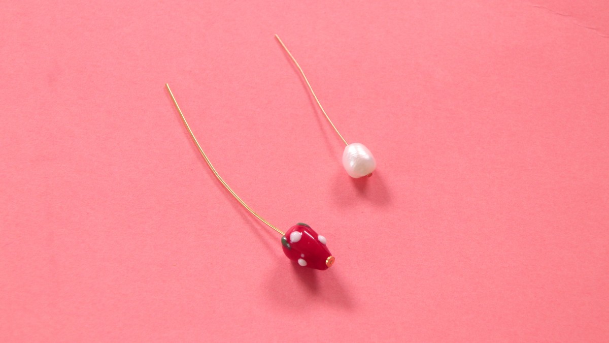 Boucles d'oreilles d'été avec perles fruits et perles d'eau douce : Etape 1 Boucles d'oreilles d'été avec perles fruits et perles d'eau douce : Etape 1