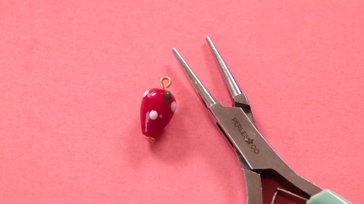 Boucles d'oreilles d'été avec perles fruits et perles d'eau douce : Etape 2 Boucles d'oreilles d'été avec perles fruits et perles d'eau douce : Etape 2
