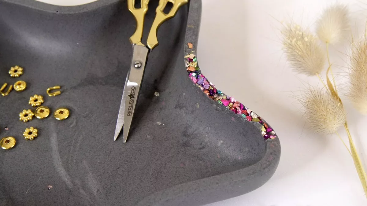 Schéma Coupelle coquillage et étoile de mer en Jesmonite et chips pailletés Schéma Coupelle coquillage et étoile de mer en Jesmonite et chips pailletés