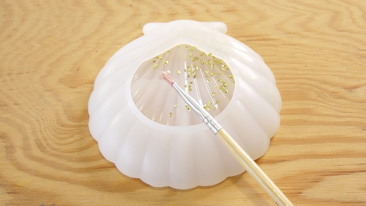 Coupelle coquillage et étoile de mer en Jesmonite et chips pailletés : Etape 1 Coupelle coquillage et étoile de mer en Jesmonite et chips pailletés : Etape 1