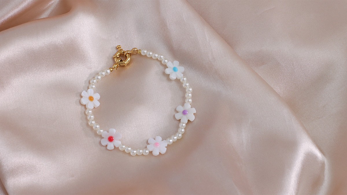 Bracelet marguerite et perles d'eau douce