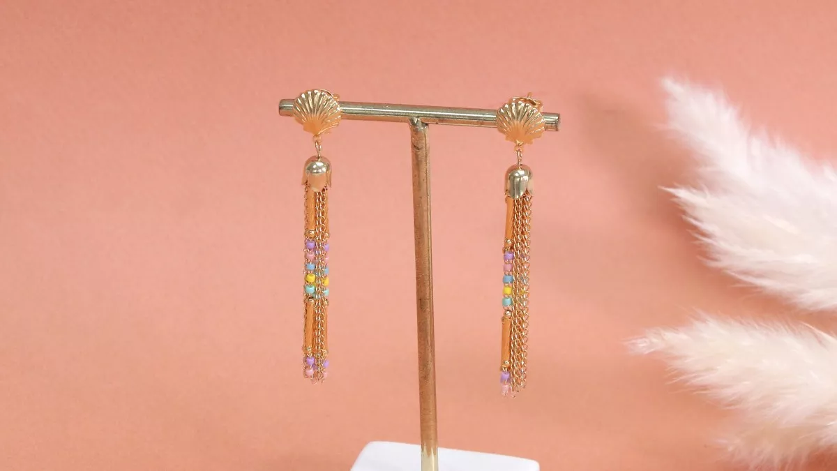Schéma Boucles d'oreilles pendantes avec chaînes pastel