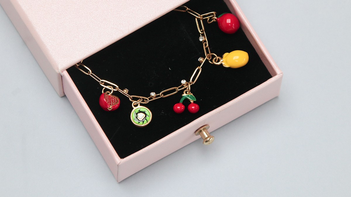 Schéma Bracelet réglable doré avec breloques fruits 3D en résine époxy Schéma Bracelet réglable doré avec breloques fruits 3D en résine époxy