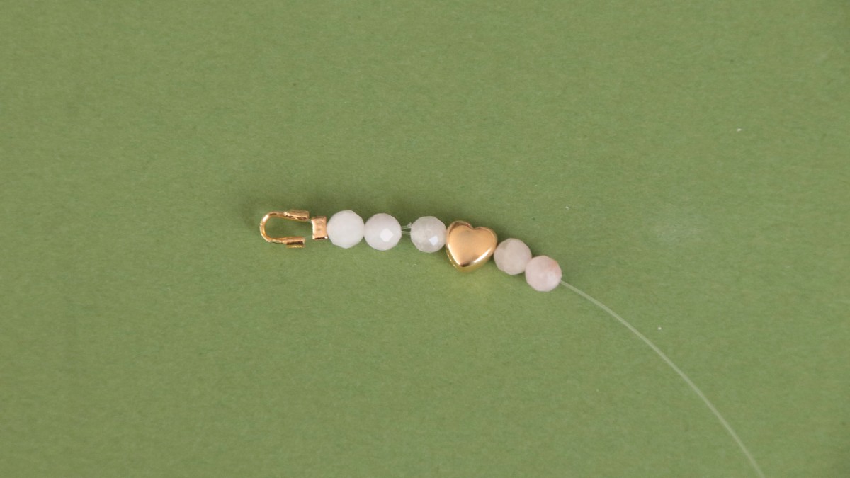 Bracelets fins en pierre naturelle rose : Etape 2 Bracelets fins en pierre naturelle rose : Etape 2