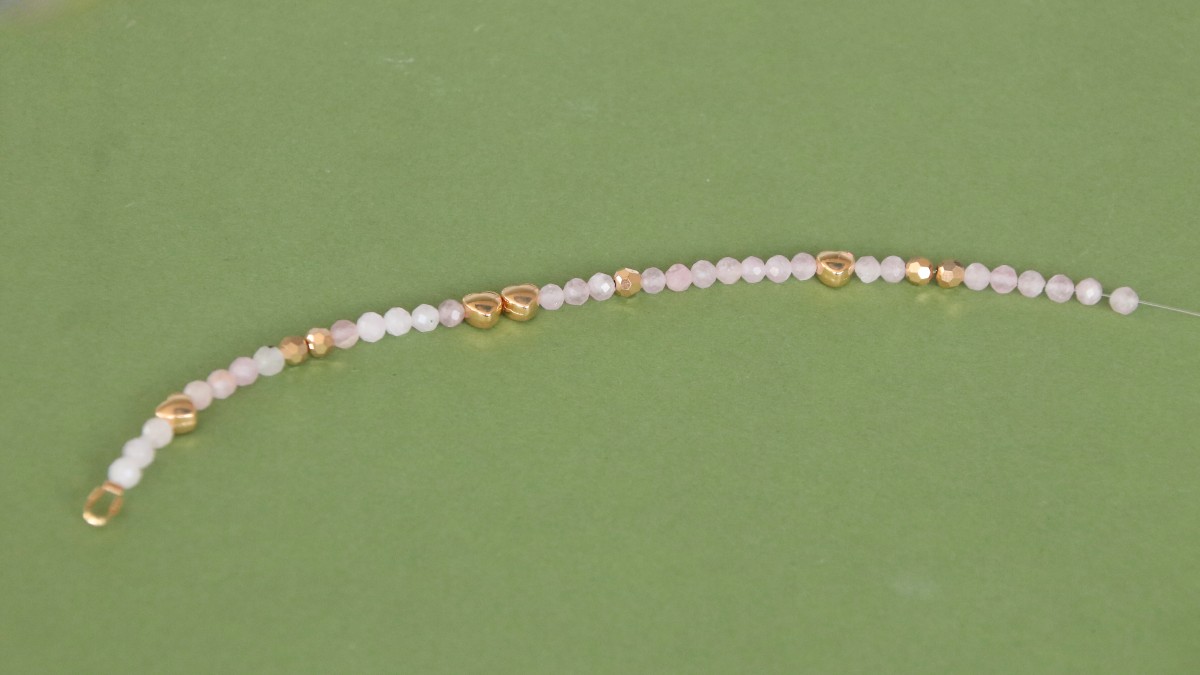 Bracelets fins en pierre naturelle rose : Etape 3 Bracelets fins en pierre naturelle rose : Etape 3