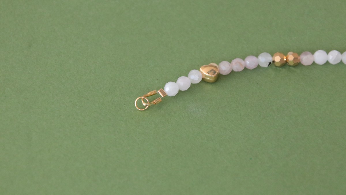 Bracelets fins en pierre naturelle rose : Etape 4 Bracelets fins en pierre naturelle rose : Etape 4