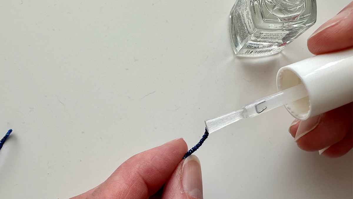 Broche Bijoux en forme de Lune Embrumée avec Cannetille et Fil Kreinik : Etape 5 Broche Bijoux en forme de Lune Embrumée avec Cannetille et Fil Kreinik : Etape 5