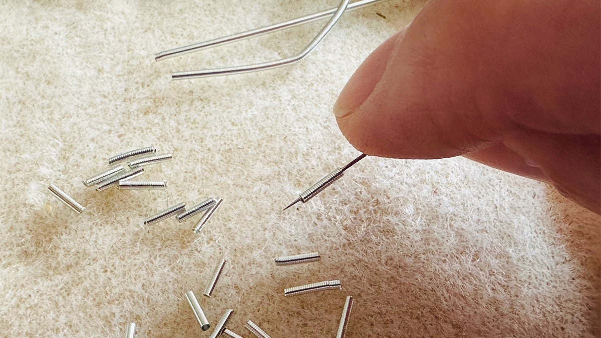 Broche Bijoux en forme de Lune Embrumée avec Cannetille et Fil Kreinik : Etape 9 Broche Bijoux en forme de Lune Embrumée avec Cannetille et Fil Kreinik : Etape 9