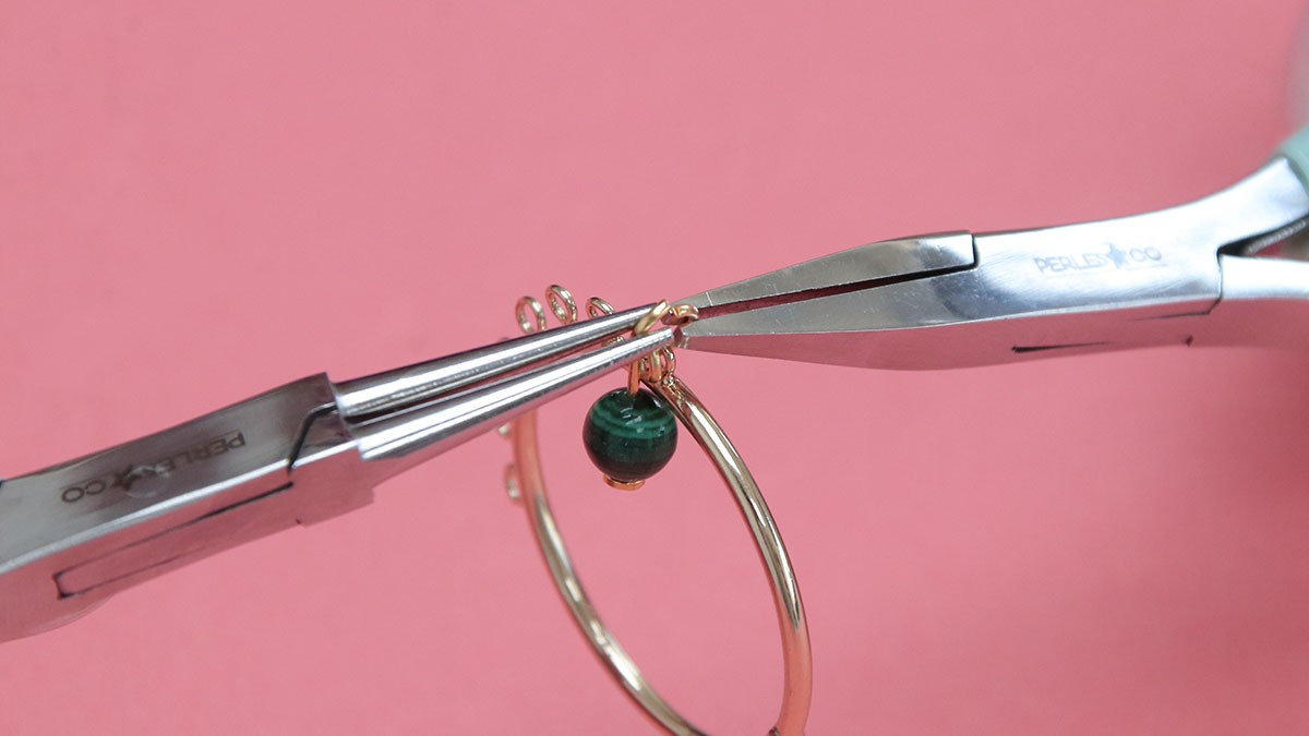 Créoles multi breloques avec pierres naturelles : Etape 3