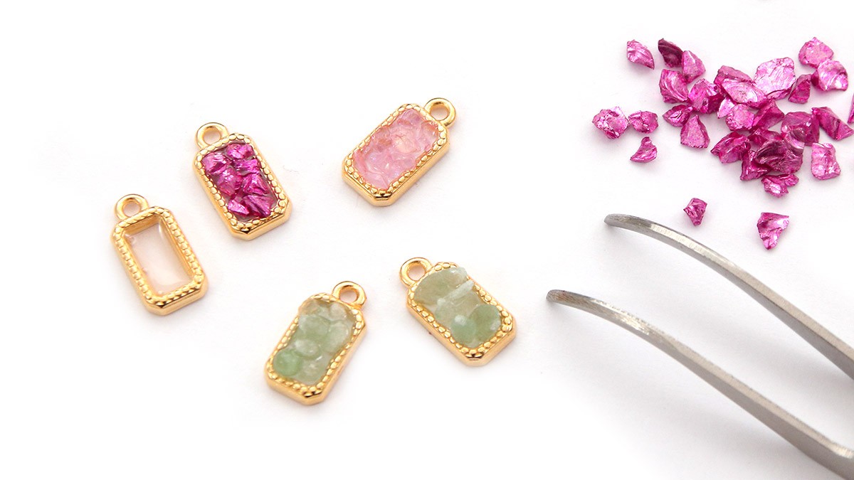 Boucles d'oreilles en résine avec éclats de pierre et de verre concassé : Etape 1 Boucles d'oreilles en résine avec éclats de pierre et de verre concassé : Etape 1