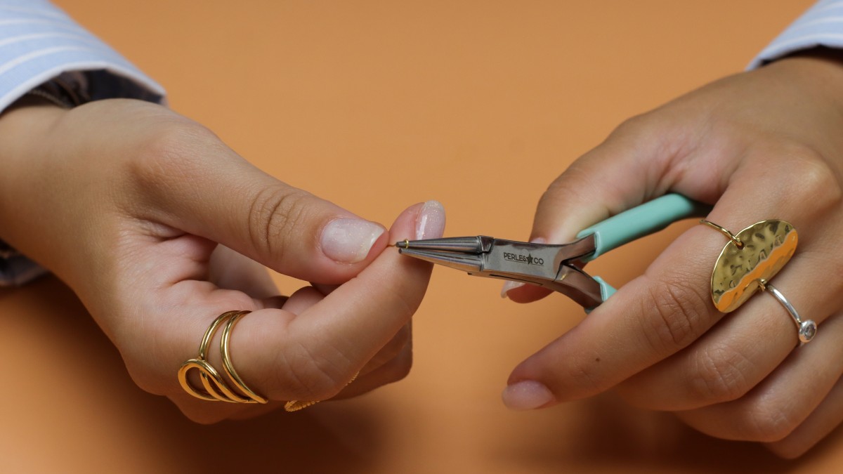 Colliers avec pierres naturelles et breloque lettre : Etape 2 Colliers avec pierres naturelles et breloque lettre : Etape 2