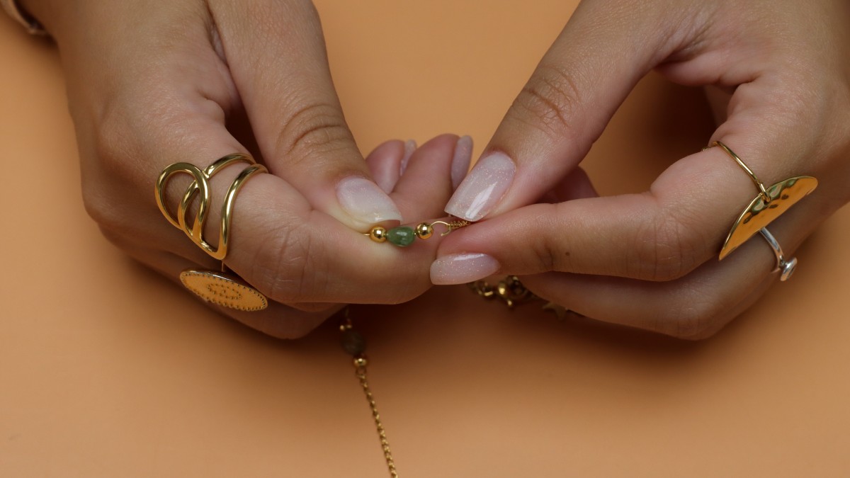 Colliers avec pierres naturelles et breloque lettre : Etape 7 Colliers avec pierres naturelles et breloque lettre : Etape 7