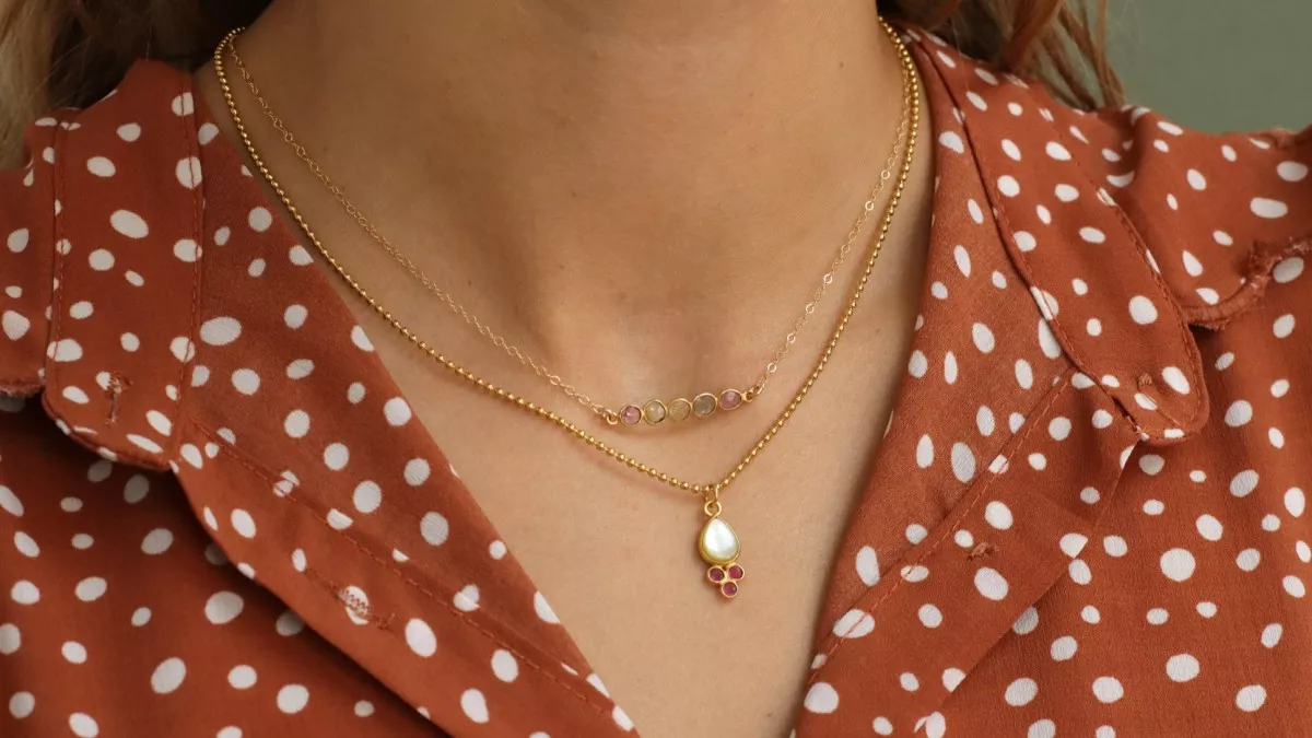 Colliers en pierres naturelles et nacre