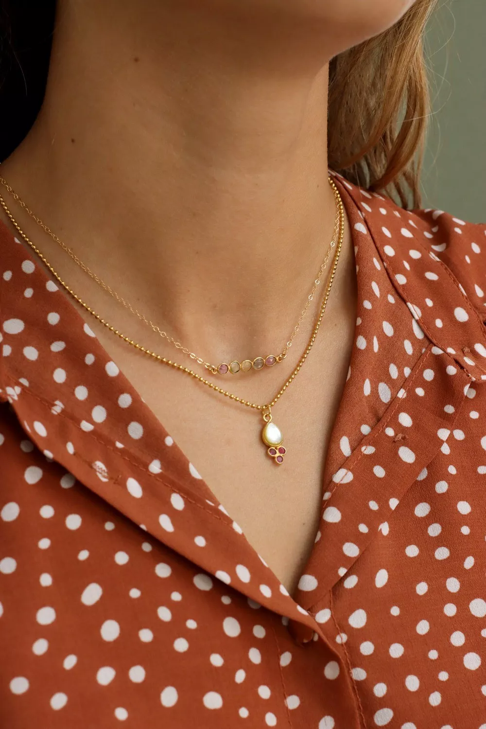 Schéma Colliers en pierres naturelles et nacre