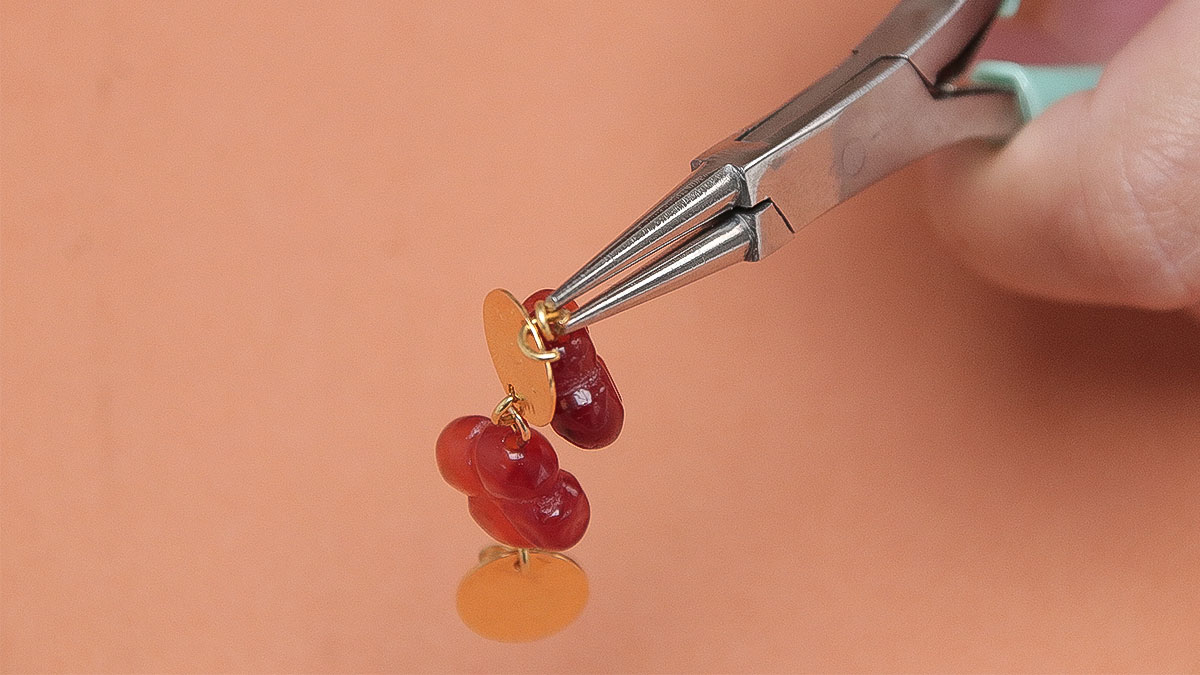 Boucles d'oreilles pendantes en trèfle Cornaline : Etape 5