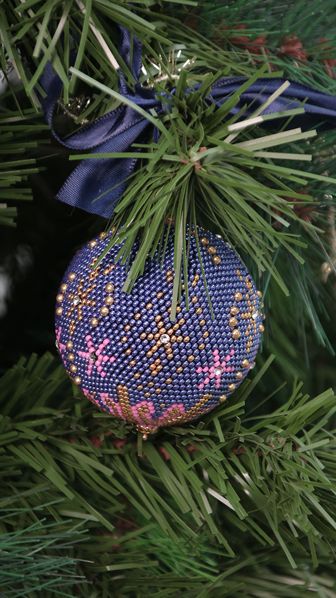 Schéma Boule de Noël en spirale au crochet bleue et rose