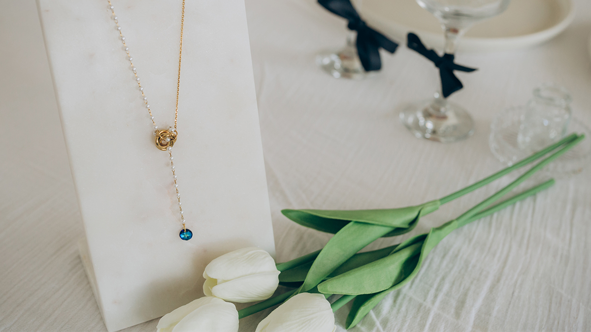 Schéma Collier en Y avec perles nacrées et cristal