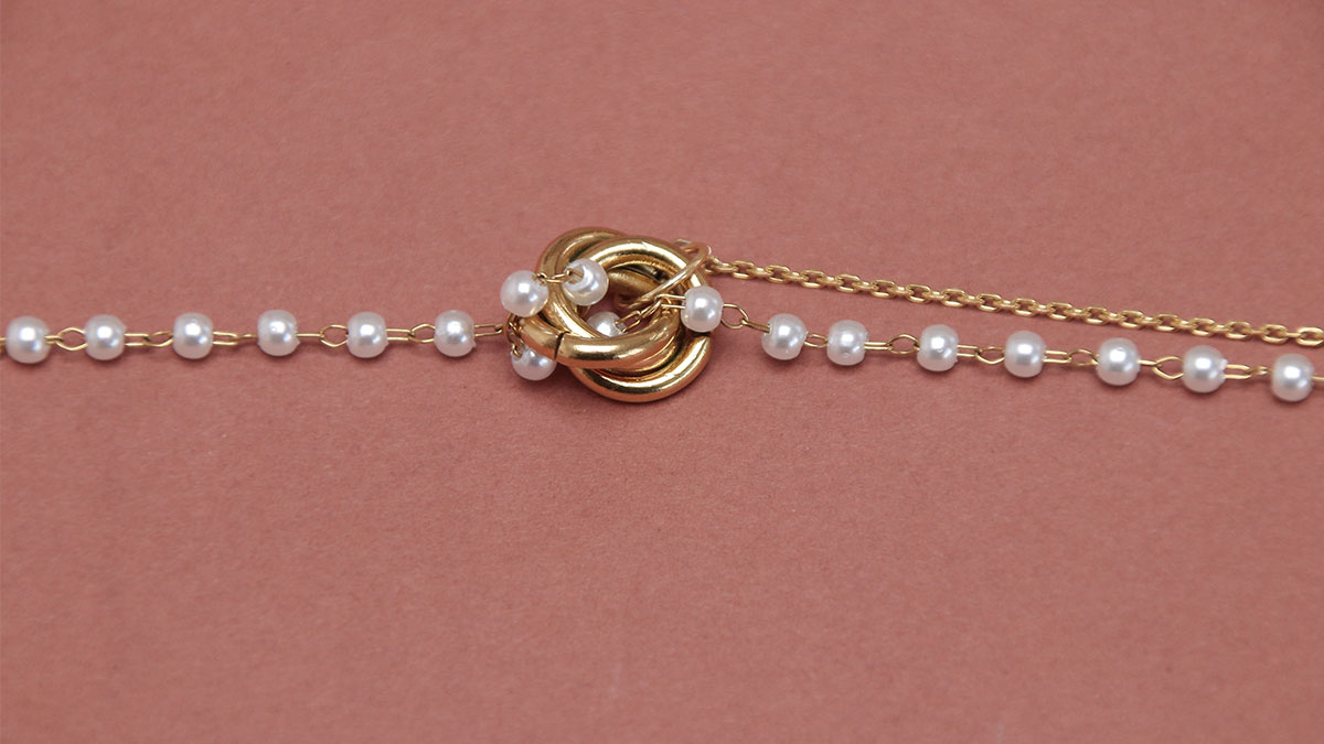 Collier en Y avec perles nacrées et cristal : Etape 4