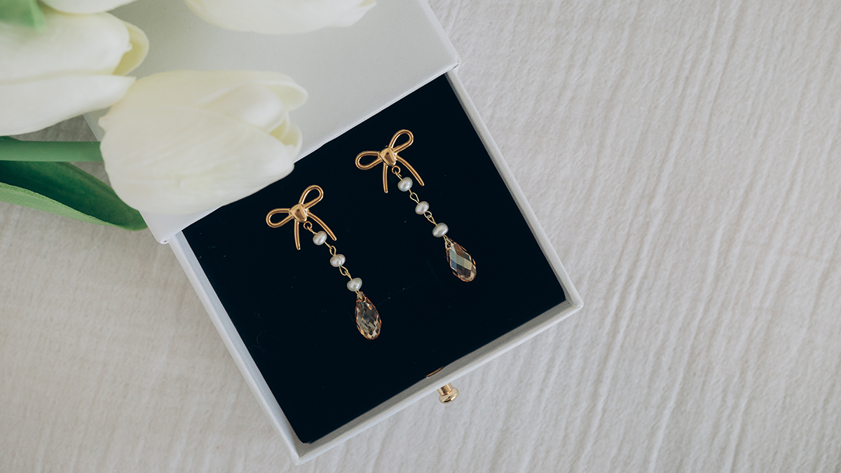 Clous d'oreilles goutte 11x5 mm avec anneau fermé - Doré à l'or fin x2 - Perles & Co