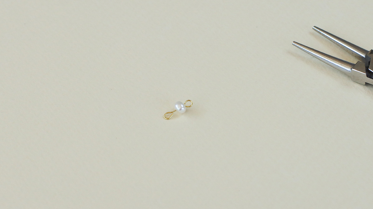 Boucles d'oreilles pendantes en perles d'eau douce et goutte PureCrystal : Etape 2