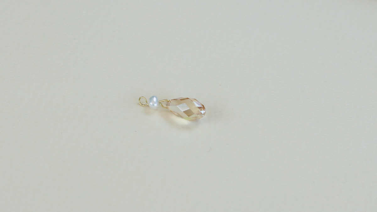 Boucles d'oreilles pendantes en perles d'eau douce et goutte PureCrystal : Etape 6