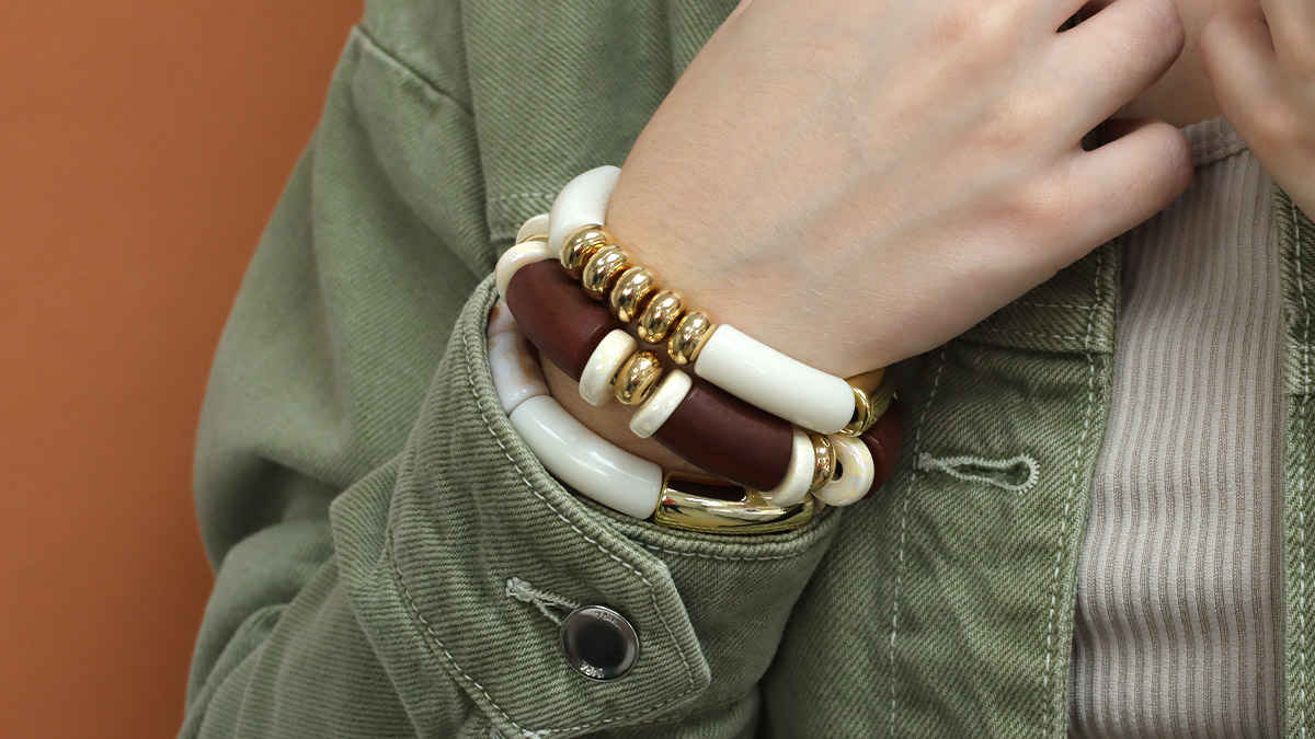 Bracelet cuir noir lisse et tressé avec perle de heishi lapis