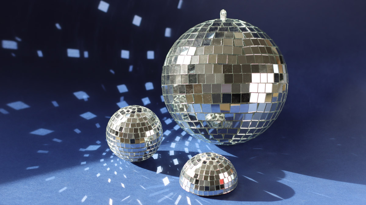 DIY Boules à facettes avec des miroirs autocollants