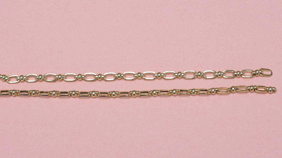 Bracelet maille dorée vintage avec breloques : Etape 1