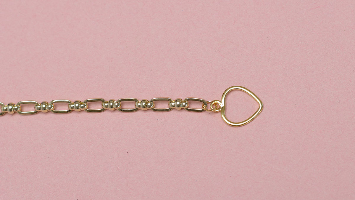 Bracelet maille dorée vintage avec breloques : Etape 4