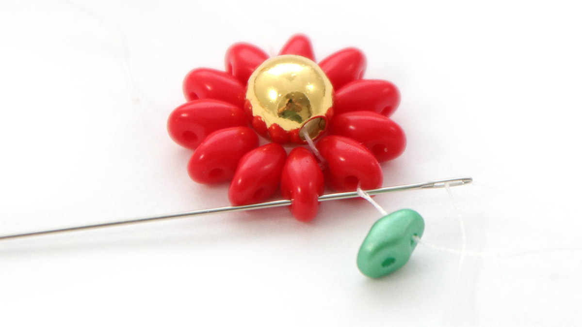 DIY Marque-Verre en perles SuperDuo Fleur de Noël : Etape 4