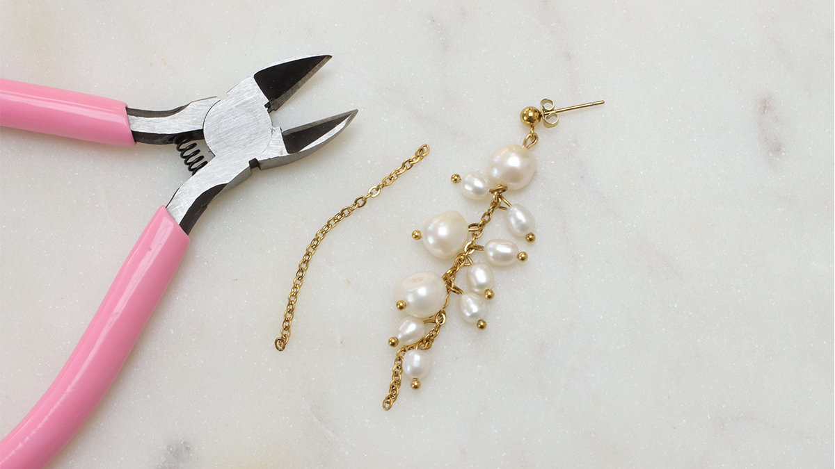 Boucles d'oreilles cascade en perles d'eau douce : Etape 3 Boucles d'oreilles cascade en perles d'eau douce : Etape 3