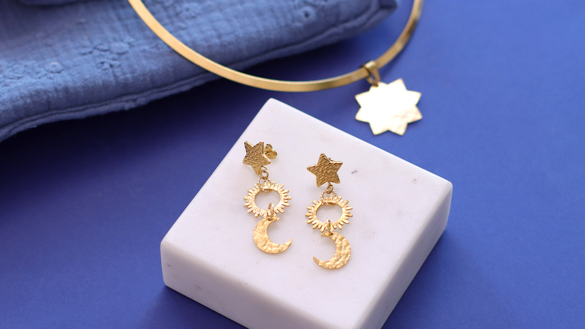 Schéma Boucles d'oreilles en acier inox doré motif étoile soleil et lune